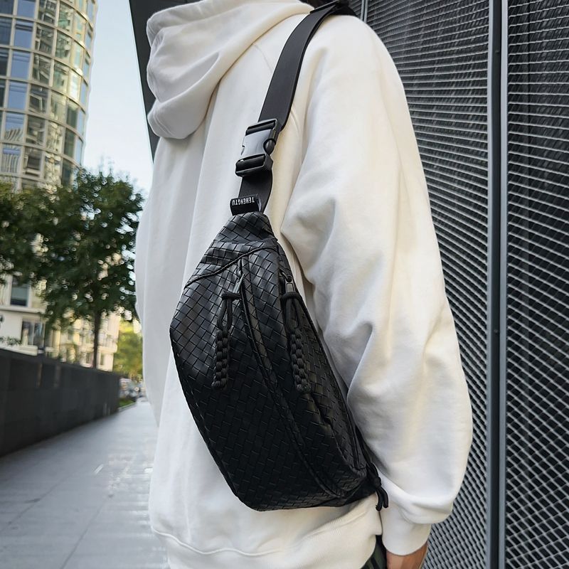 Men's trendy crossbody bag