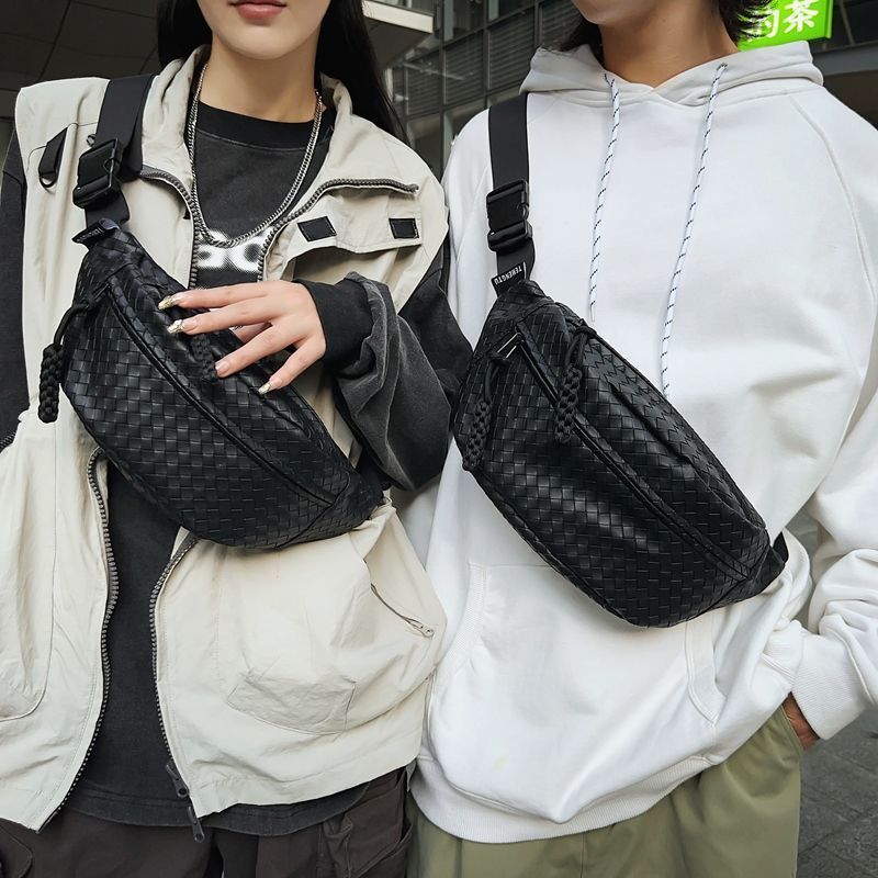 Men's trendy crossbody bag