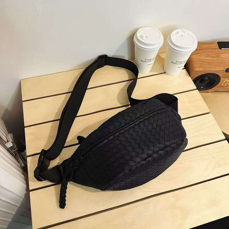 Men's trendy crossbody bag