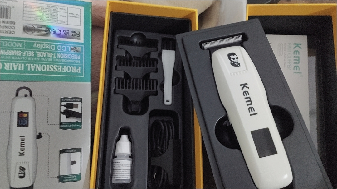 KEMEI Electric hair clipper