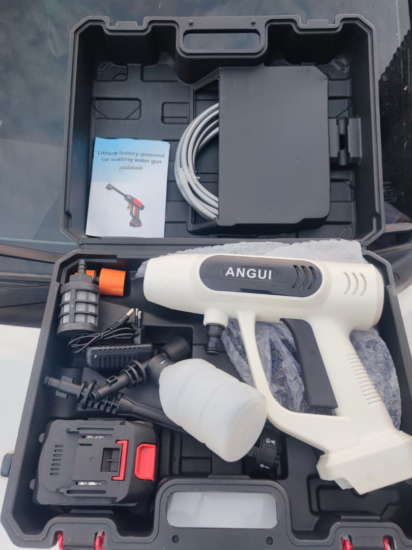 Cordless High-Pressure Washer Kit