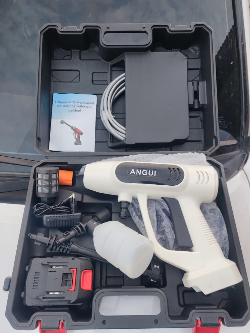Cordless High-Pressure Washer Kit