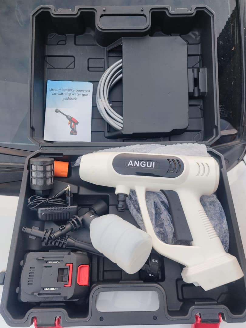 Cordless High-Pressure Washer Kit